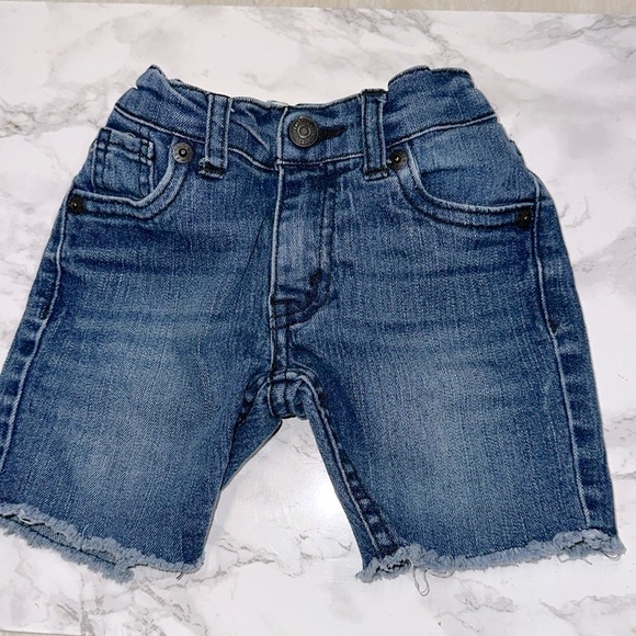 Levi’s toddlers denim shorts size 2T - Picture 2 of 7